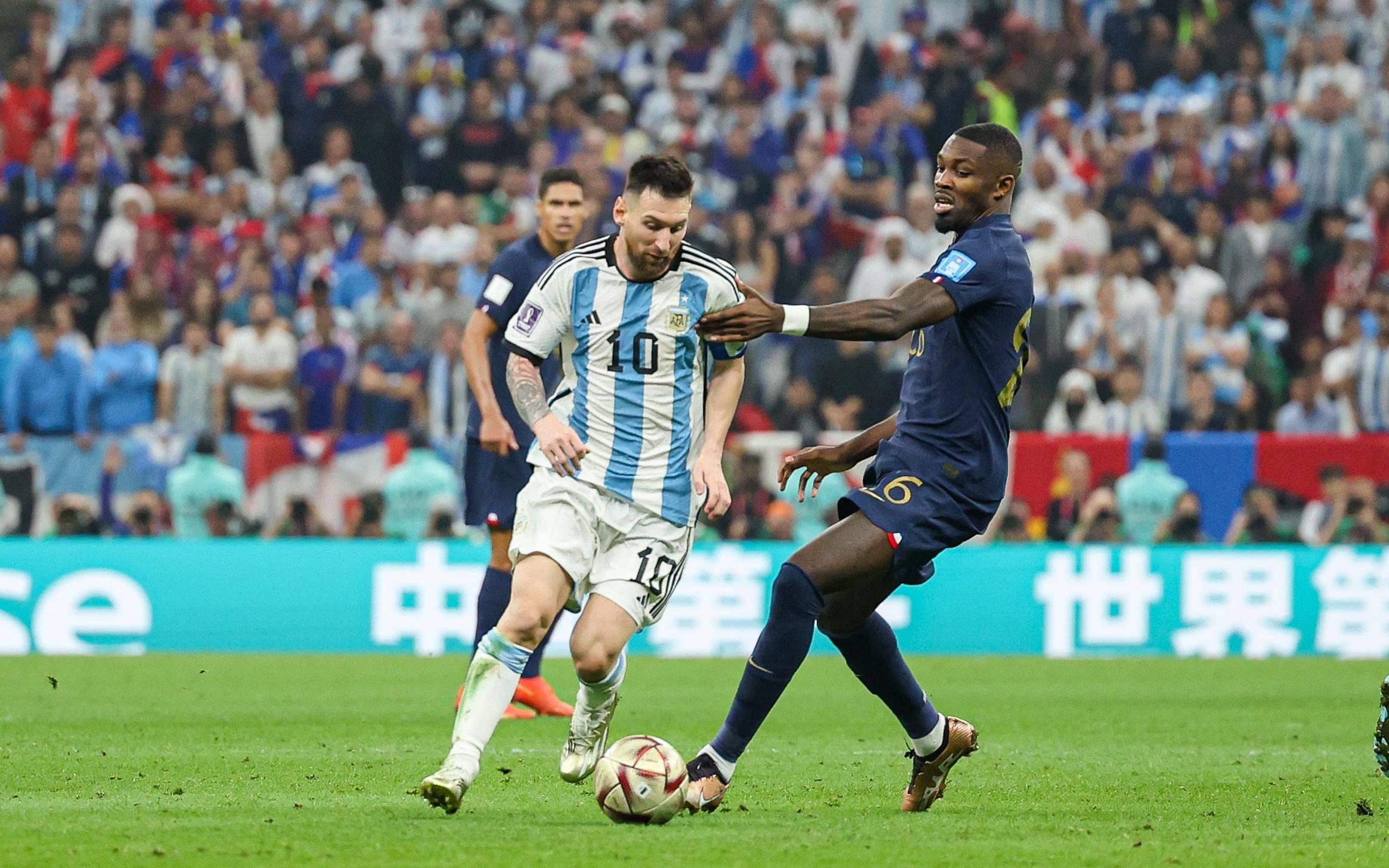 但由守门员 但由守门员